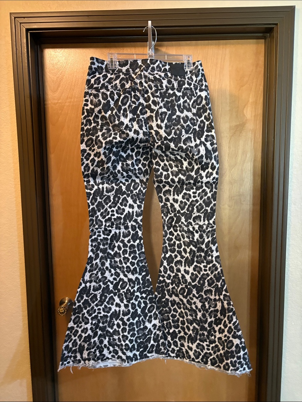 Lucky & Blessed Black and White High-Rise Flare Pants; Size 12 - Picture 3 of 7